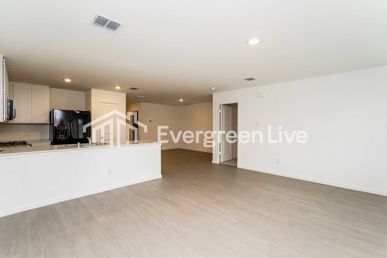 2032 Welsh Ln - Photo 6 of 16
