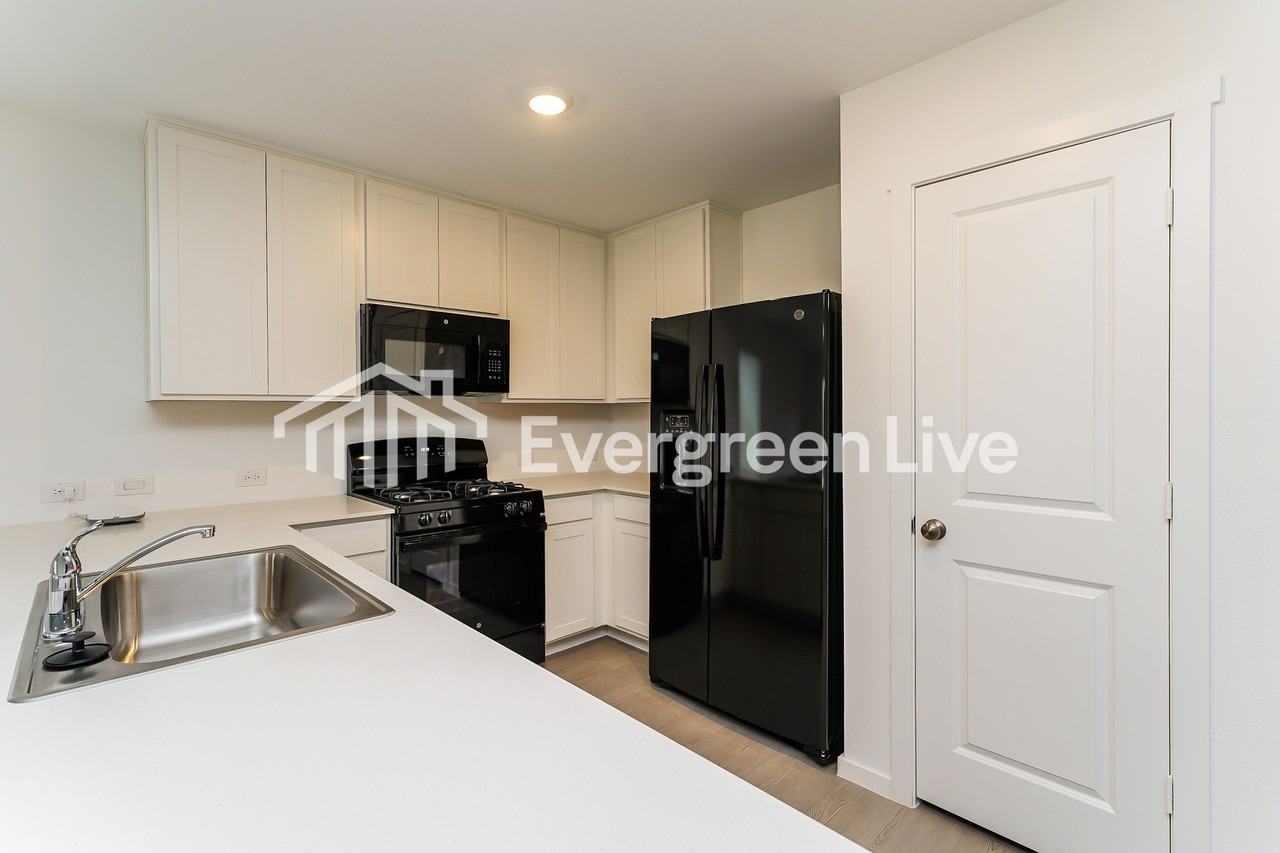 2032 Welsh Ln - Photo 7 of 16