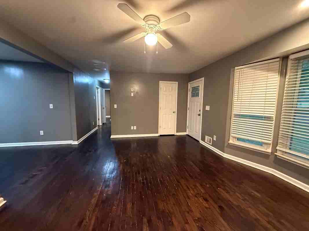8712 Bristol Ave - Photo 4 of 11