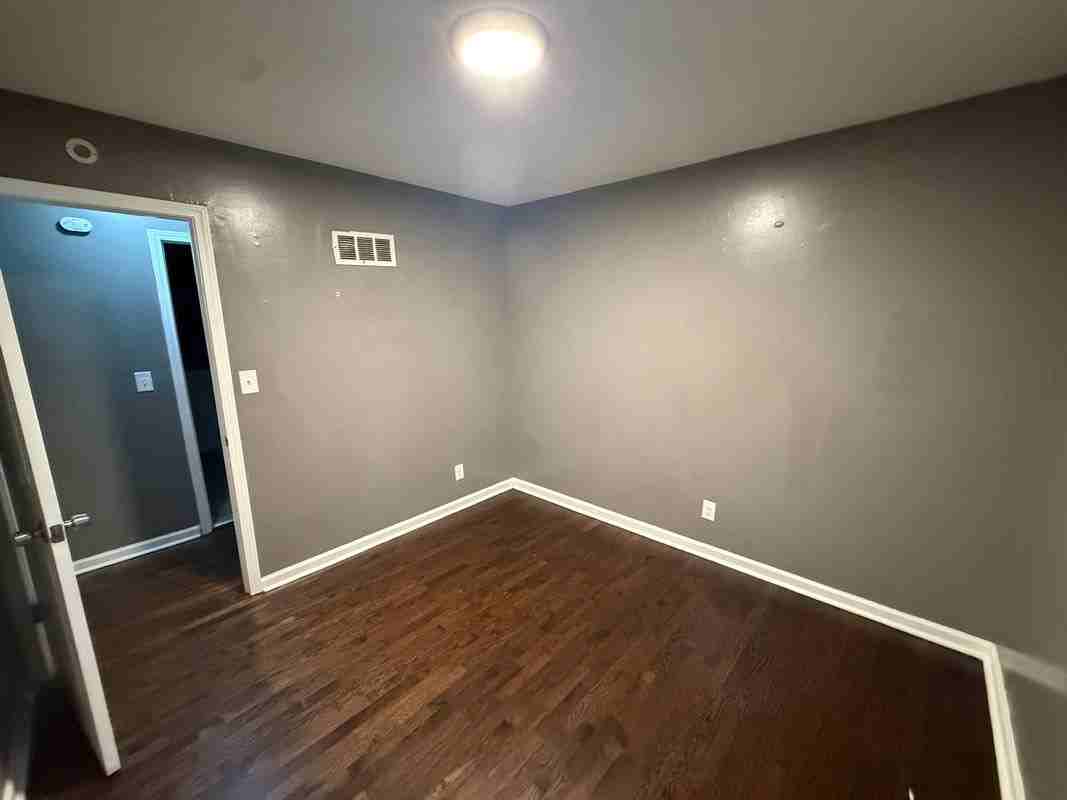 8712 Bristol Ave - Photo 6 of 11