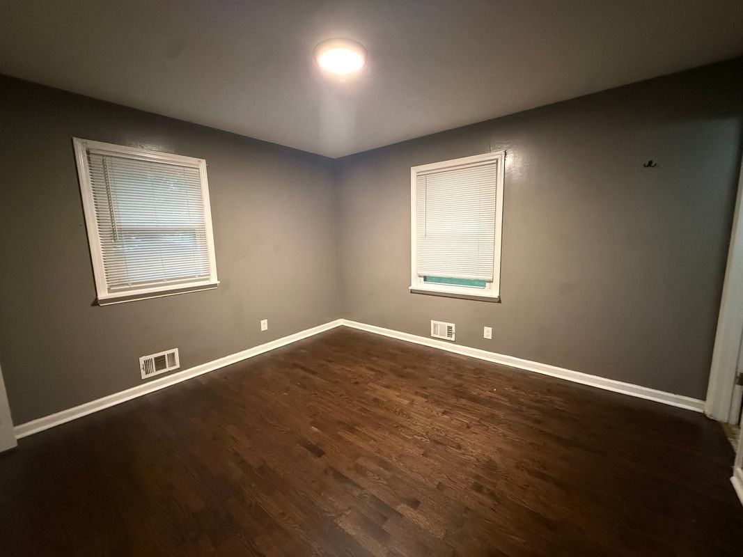 8712 Bristol Ave - Photo 7 of 11