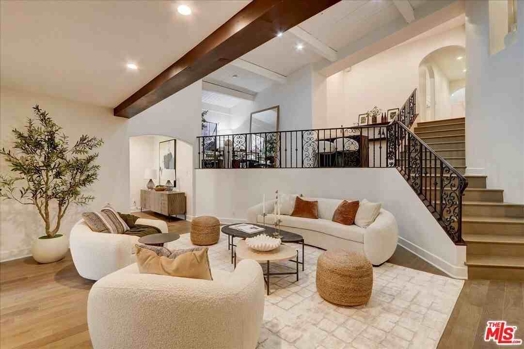 10353 Mississippi Ave - Photo 5 of 45