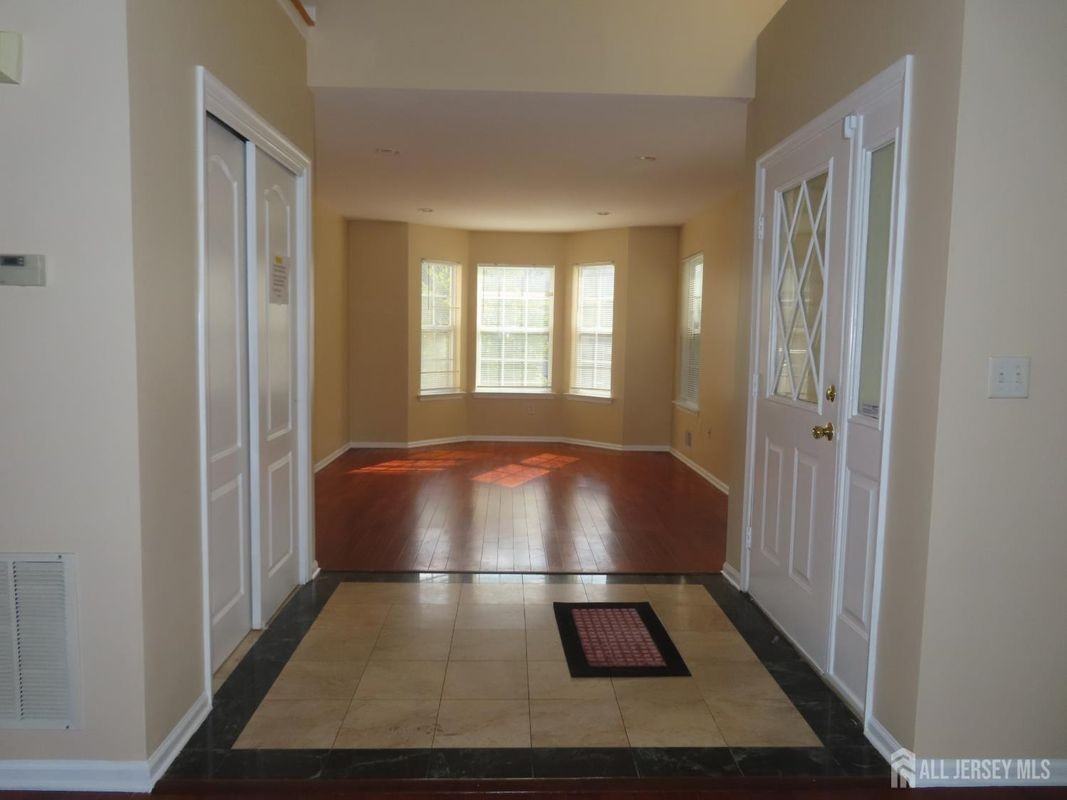 107 Amy Dr - Photo 5 of 36
