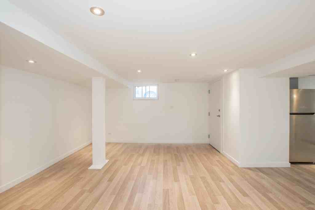 8 West Lynn Street - Photo 3 of 14