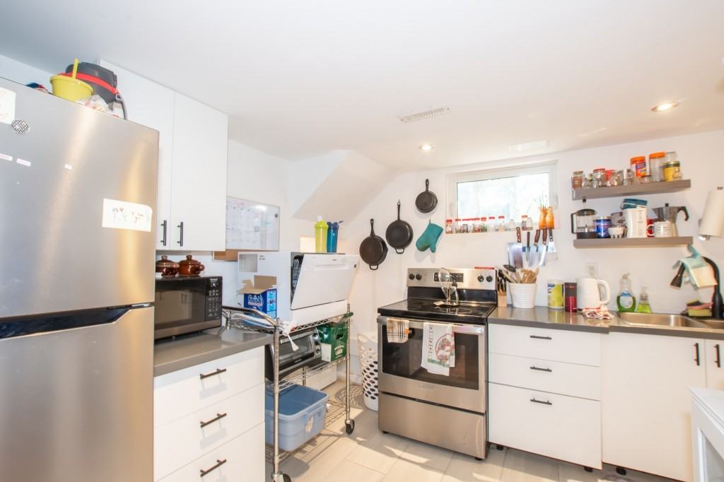 8 West Lynn Street - Photo 7 of 14