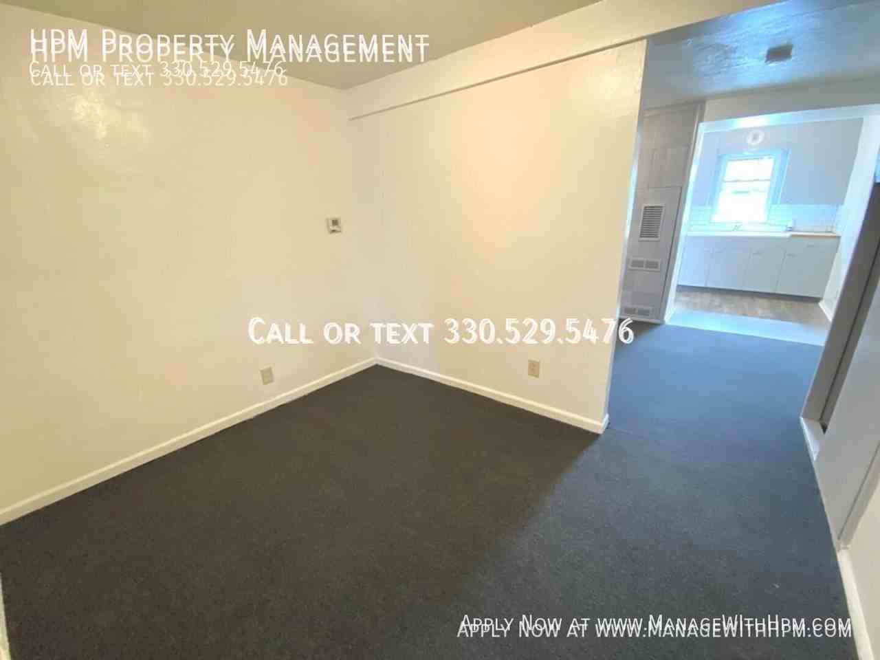 1415 Yale Ave Nw #4 - Photo 4 of 11