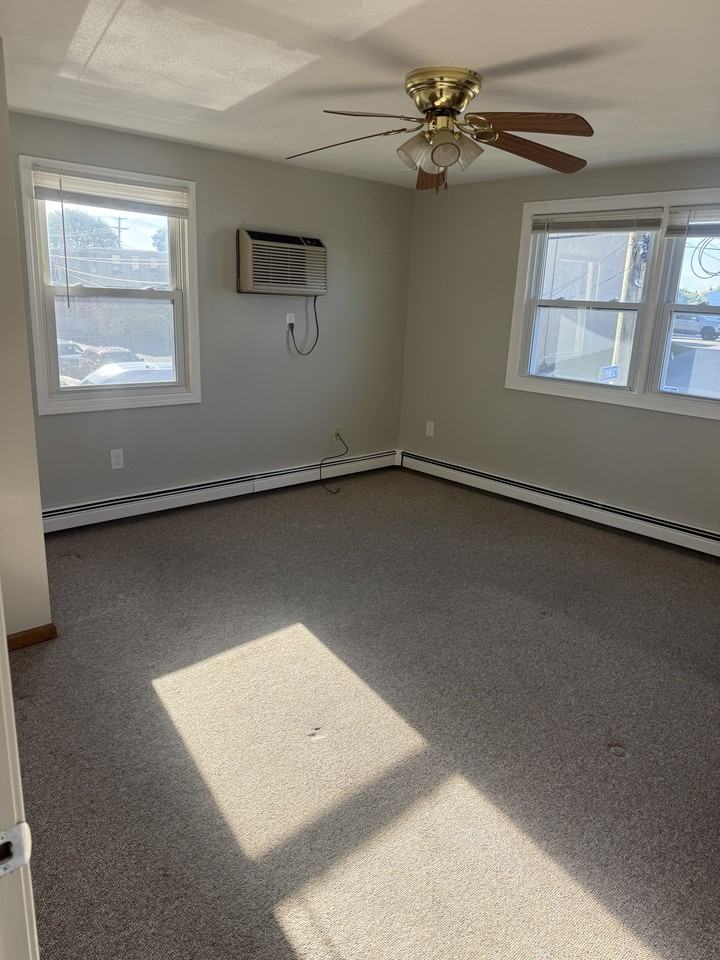 396398 Juniper St #398 - Photo 4 of 8