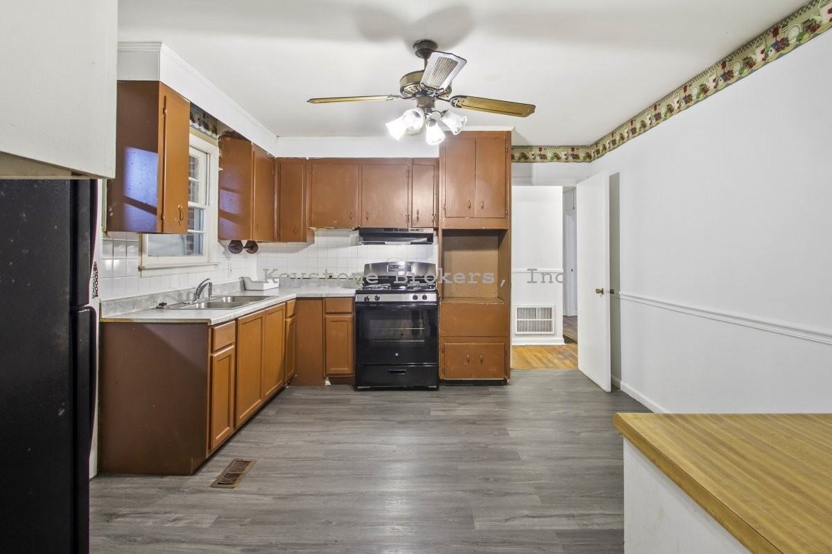 4337 Napier Ave - Photo 3 of 9