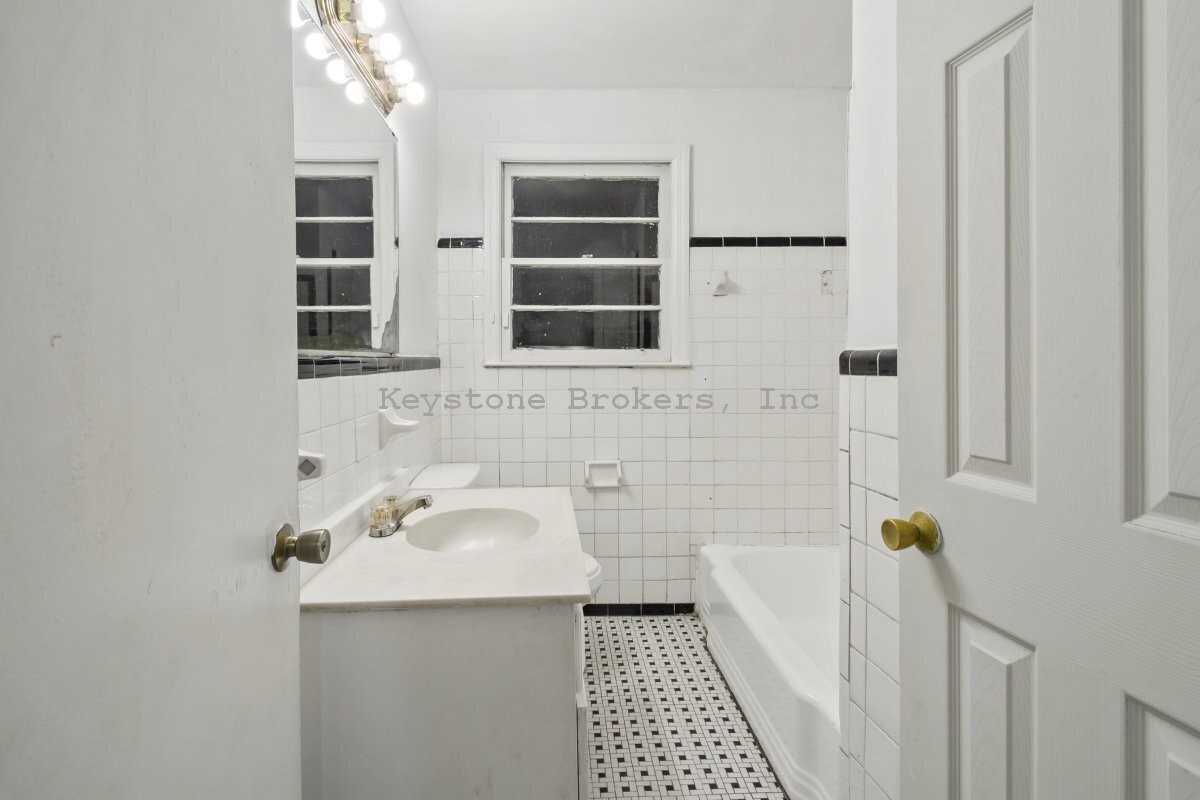 4337 Napier Ave - Photo 4 of 9