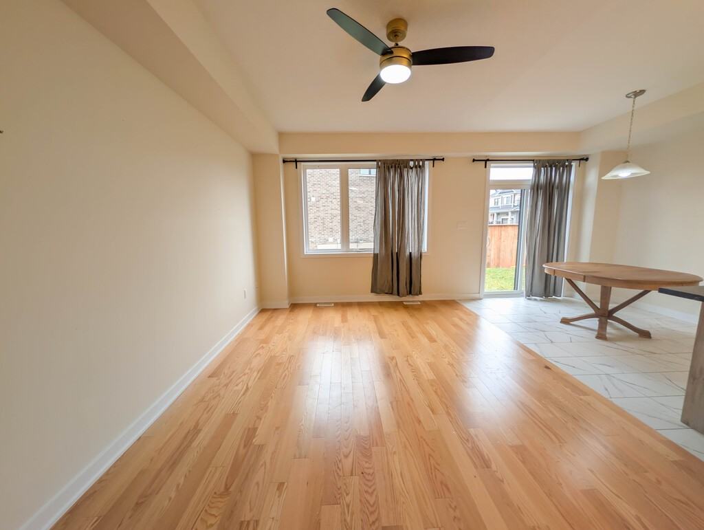 27 Aviron Cres - Photo 3 of 29