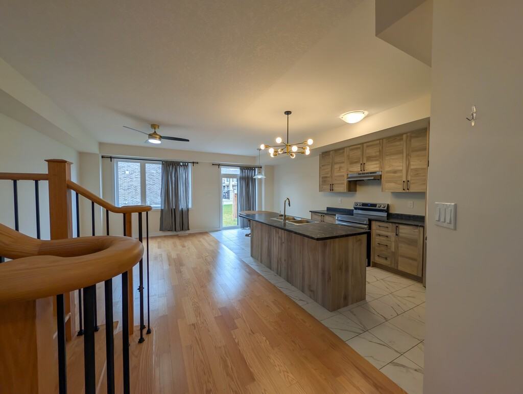 27 Aviron Cres - Photo 6 of 29