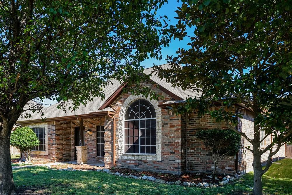 102 Cottonwood Trl - Photo 3 of 16