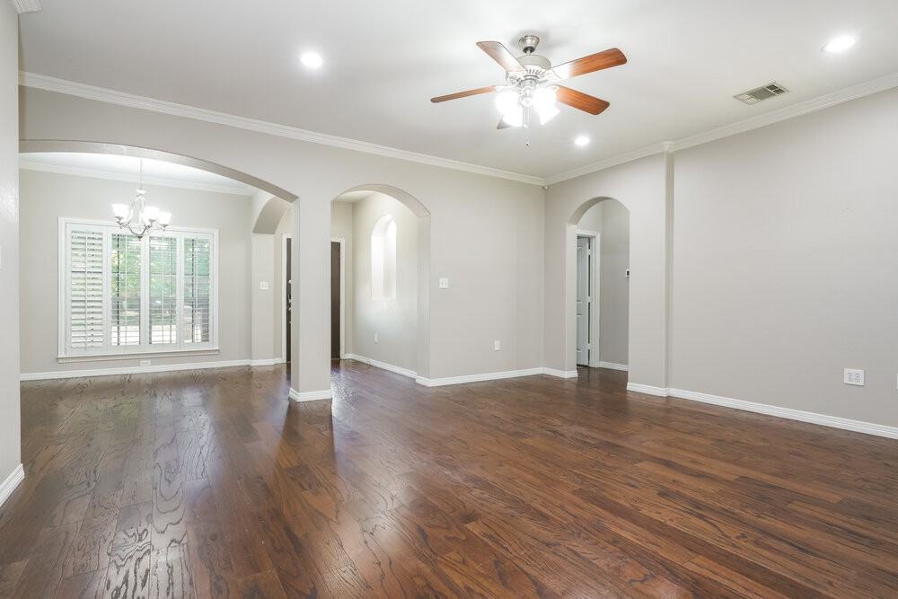 102 Cottonwood Trl - Photo 4 of 16