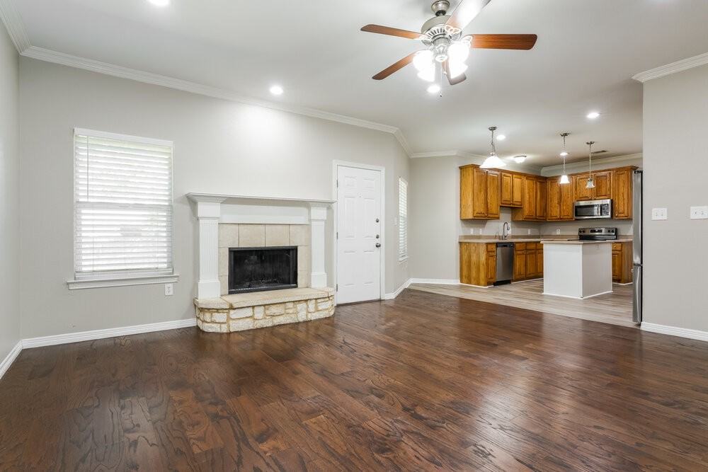 102 Cottonwood Trl - Photo 5 of 16