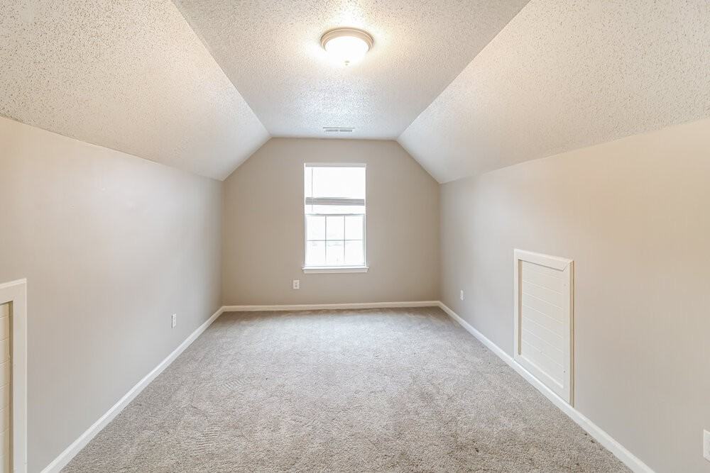 1573 Queen Elizabeth Dr - Photo 7 of 17