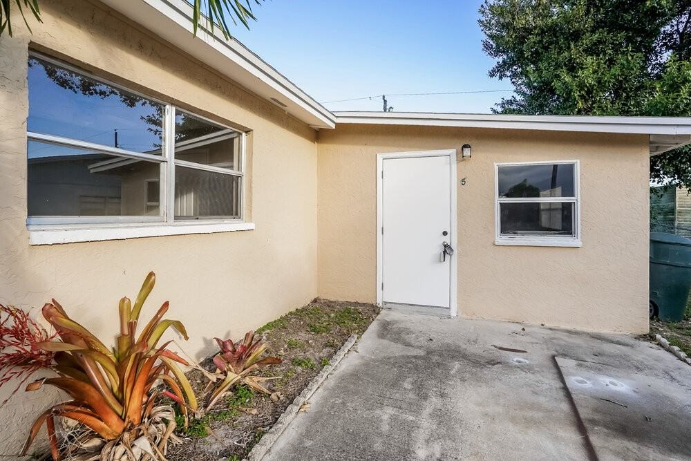 5 W Clermont Ct - Photo 3 of 25