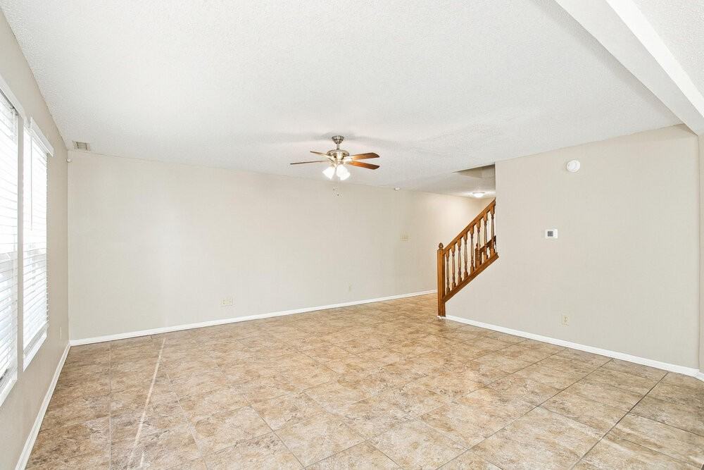 9047 Bainbridge Dr - Photo 4 of 17