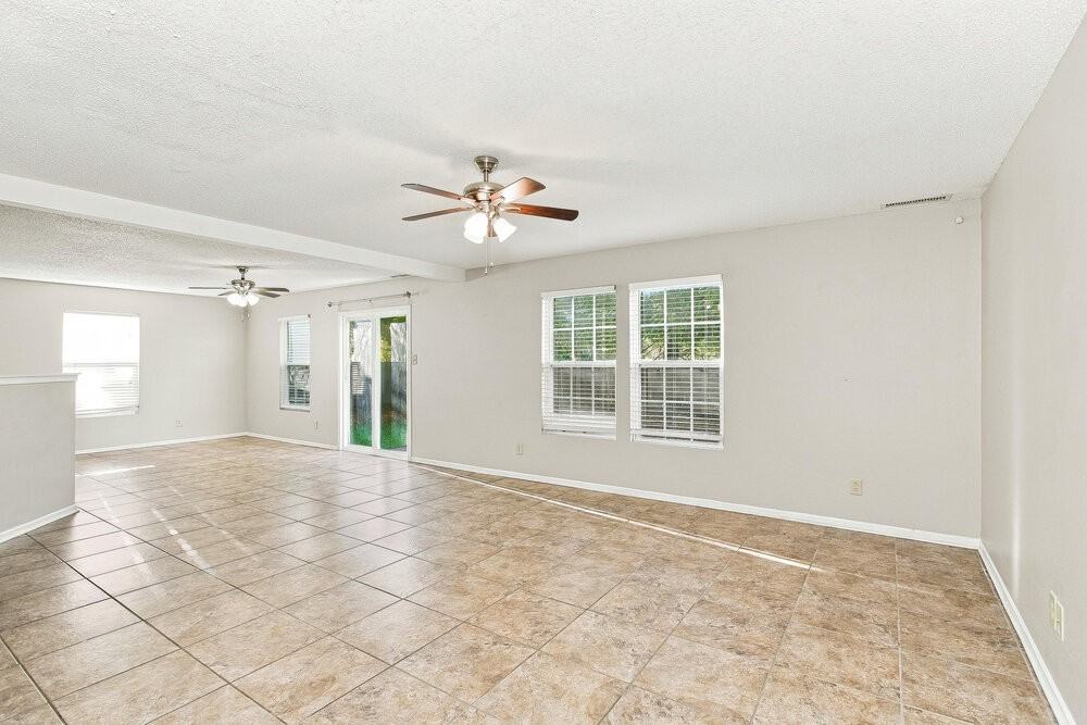 9047 Bainbridge Dr - Photo 5 of 17