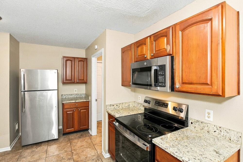 9047 Bainbridge Dr - Photo 6 of 17