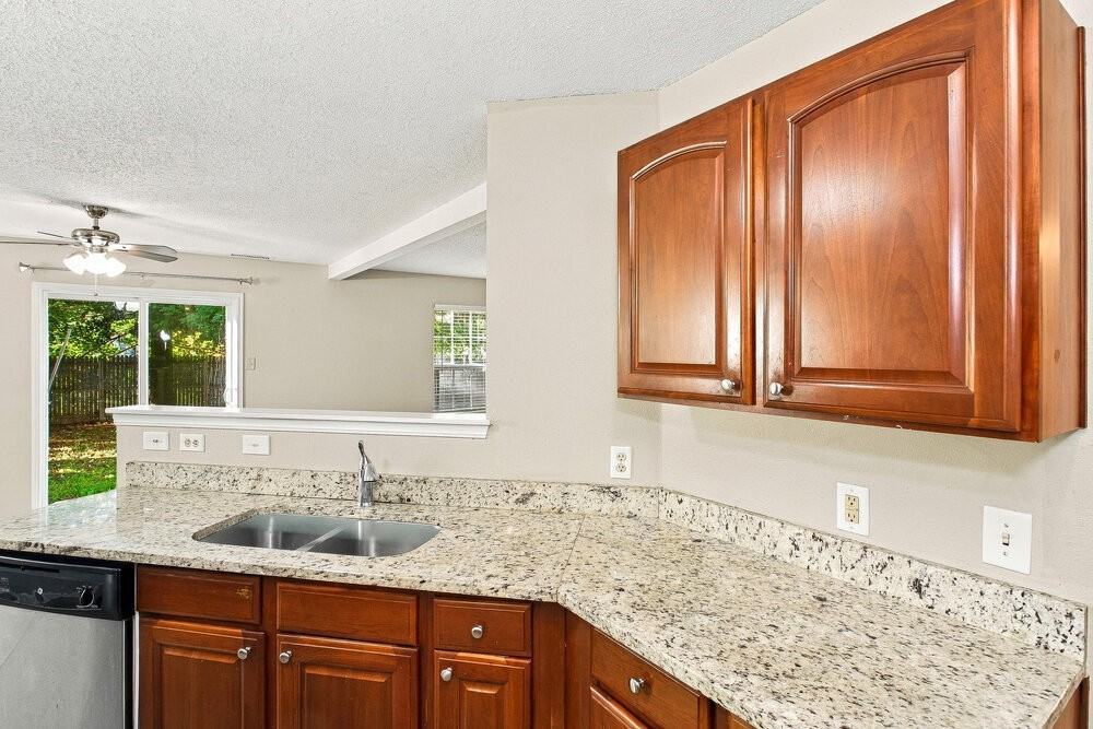 9047 Bainbridge Dr - Photo 7 of 17