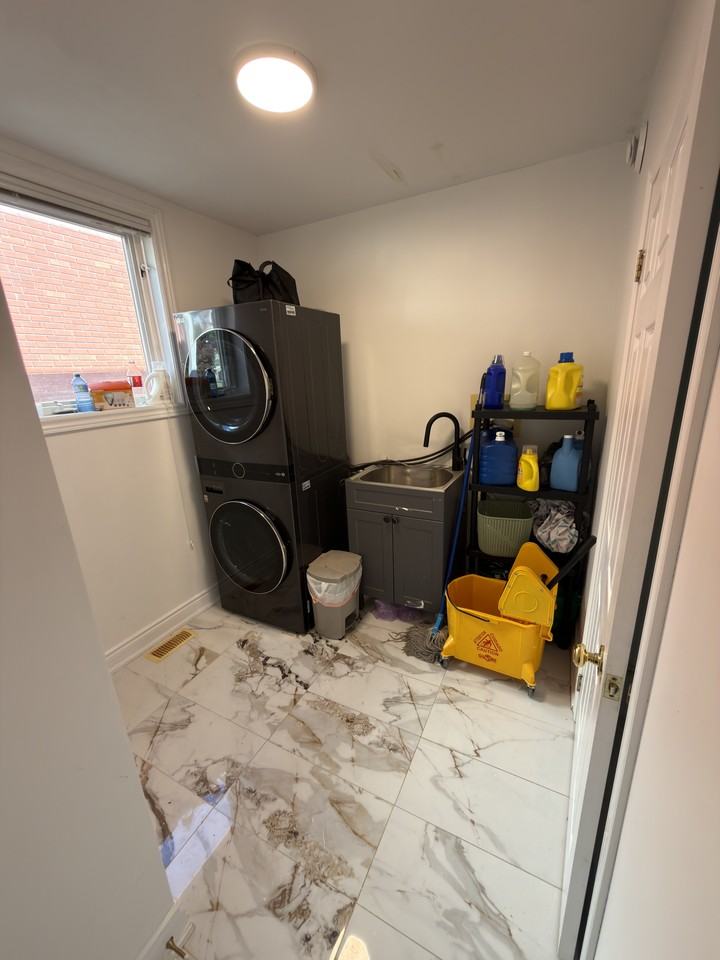 1068 Silverdale Road - Photo 6 of 7