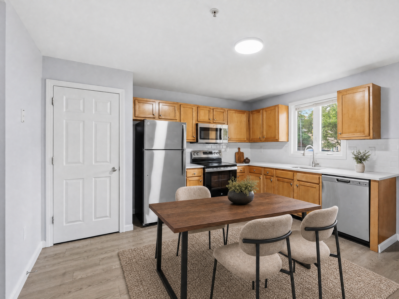 Elora Flats & Townhomes - Photo 6 of 23