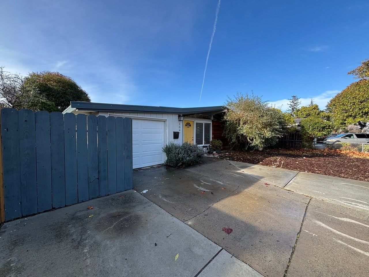 1047 Blazingwood Dr - Photo 2 of 22
