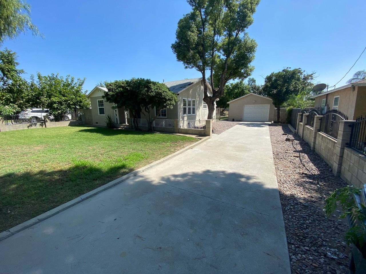 9231 Fontana Ave - Photo 3 of 24