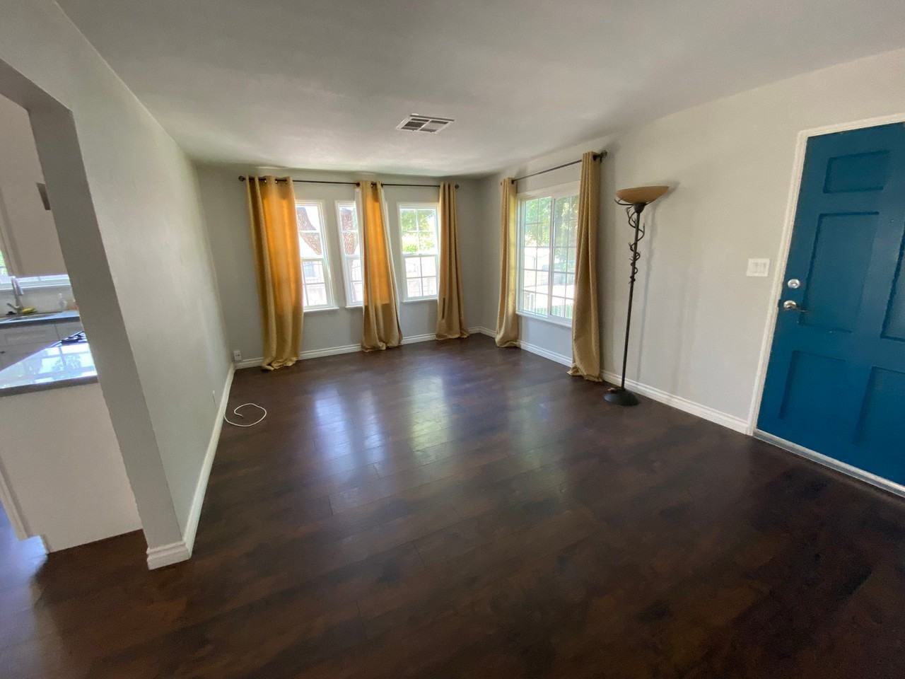 9231 Fontana Ave - Photo 4 of 24