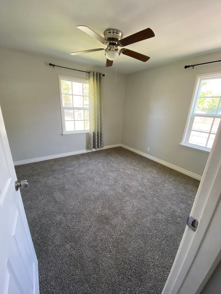9231 Fontana Ave - Photo 6 of 24