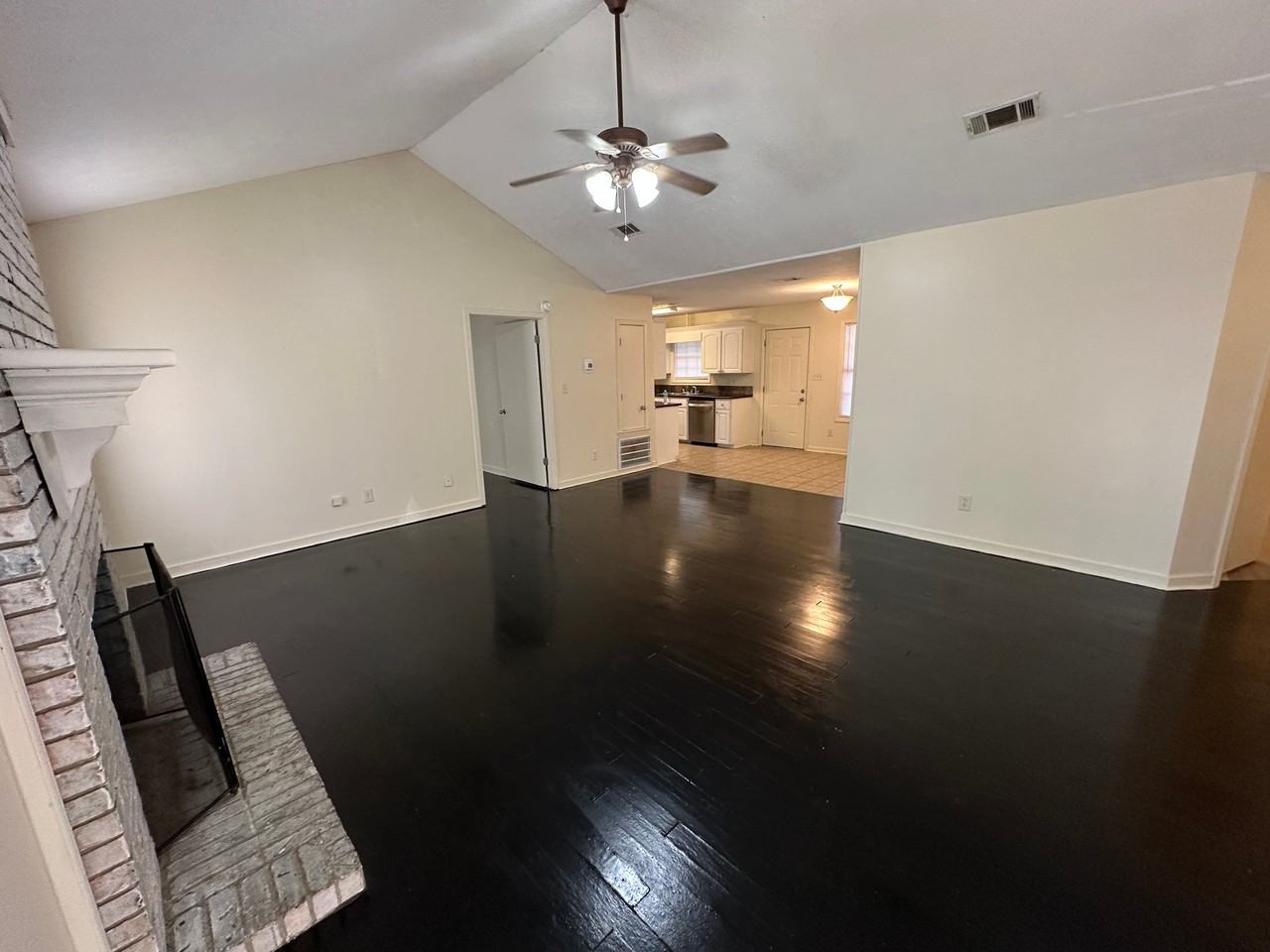 2050 Stockton Pl - Photo 3 of 43