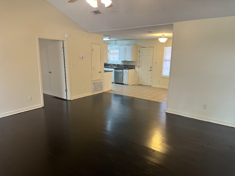 2050 Stockton Pl - Photo 4 of 43