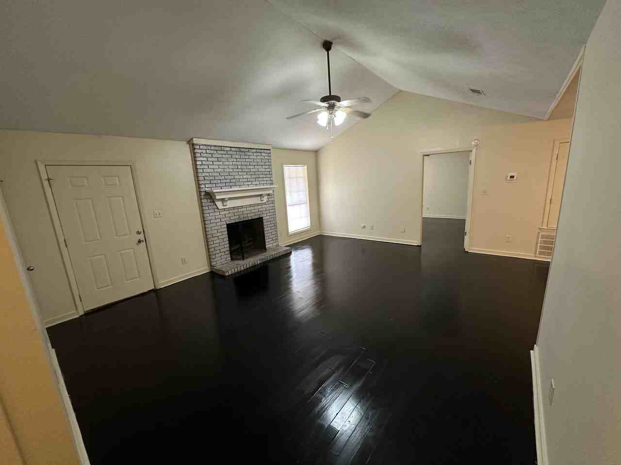 2050 Stockton Pl - Photo 5 of 43