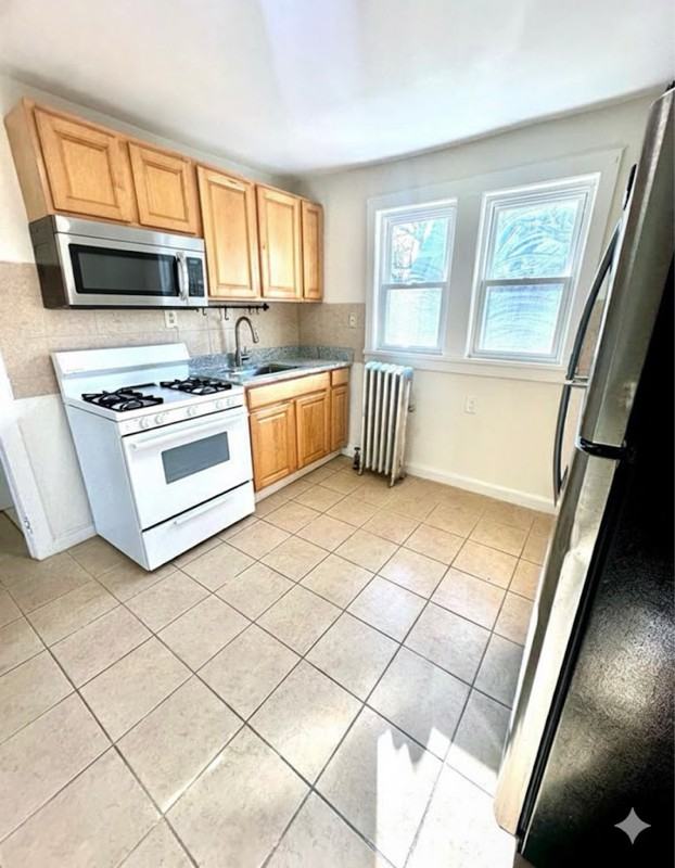 75 Willowdale Ave #3 - Photo 2 of 9