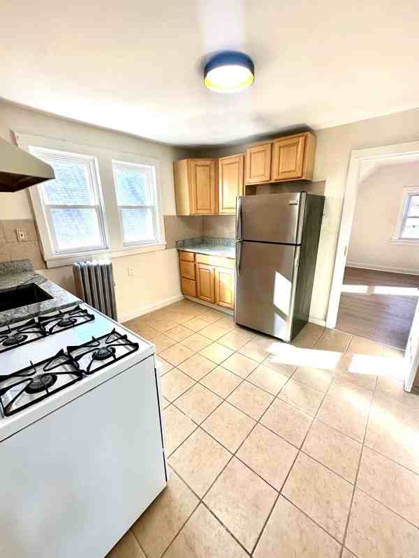 75 Willowdale Ave #3 - Photo 5 of 9