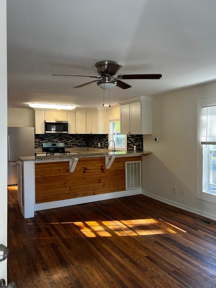 2418 Taylor St - Photo 4 of 16