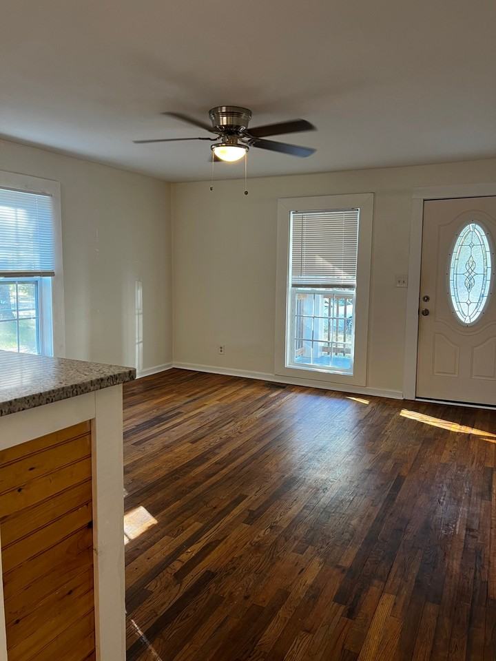 2418 Taylor St - Photo 5 of 16