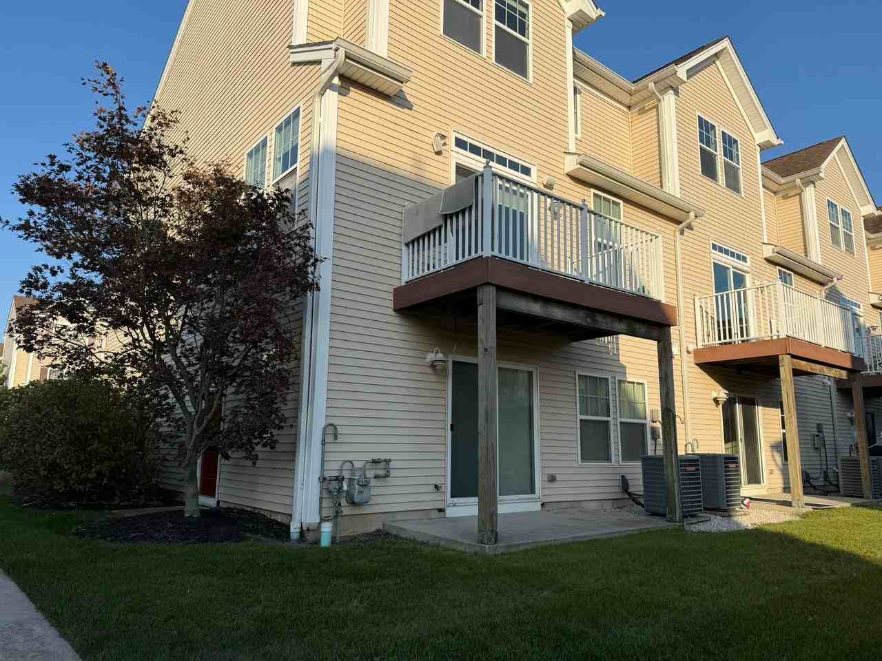 215 Mallard Ln - Photo 4 of 28