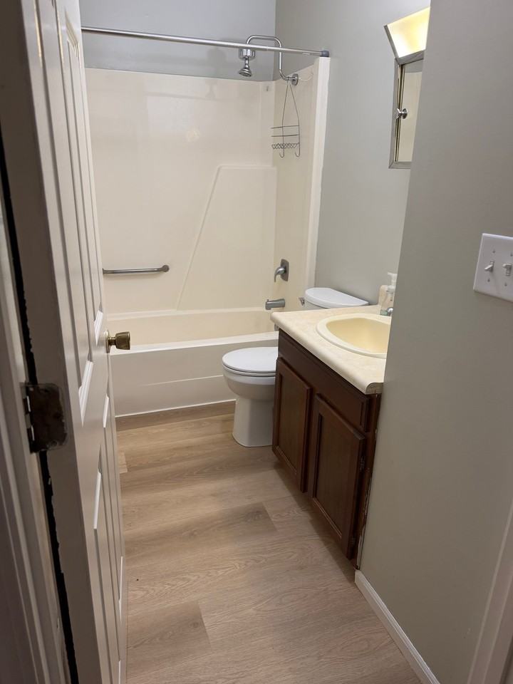 250 E Main St #1 - Photo 4 of 5