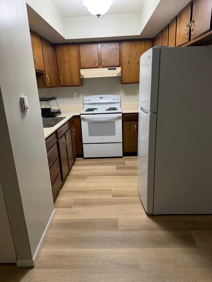250 E Main St #1 - Photo 5 of 5