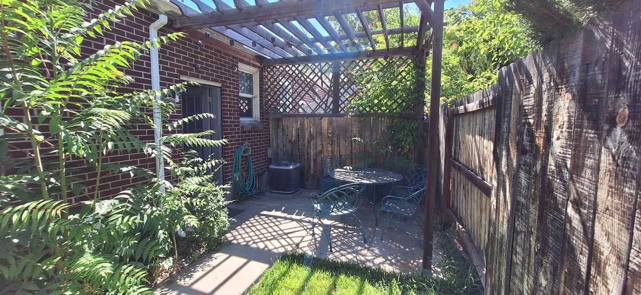 1347 E St - Photo 3 of 6