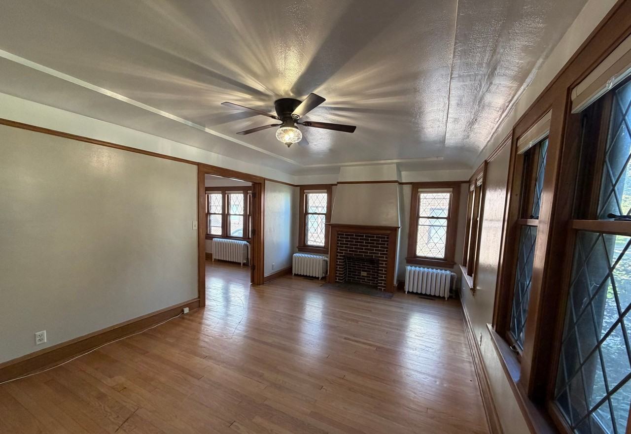1907 E Wood Pl #1907 - Photo 2 of 10
