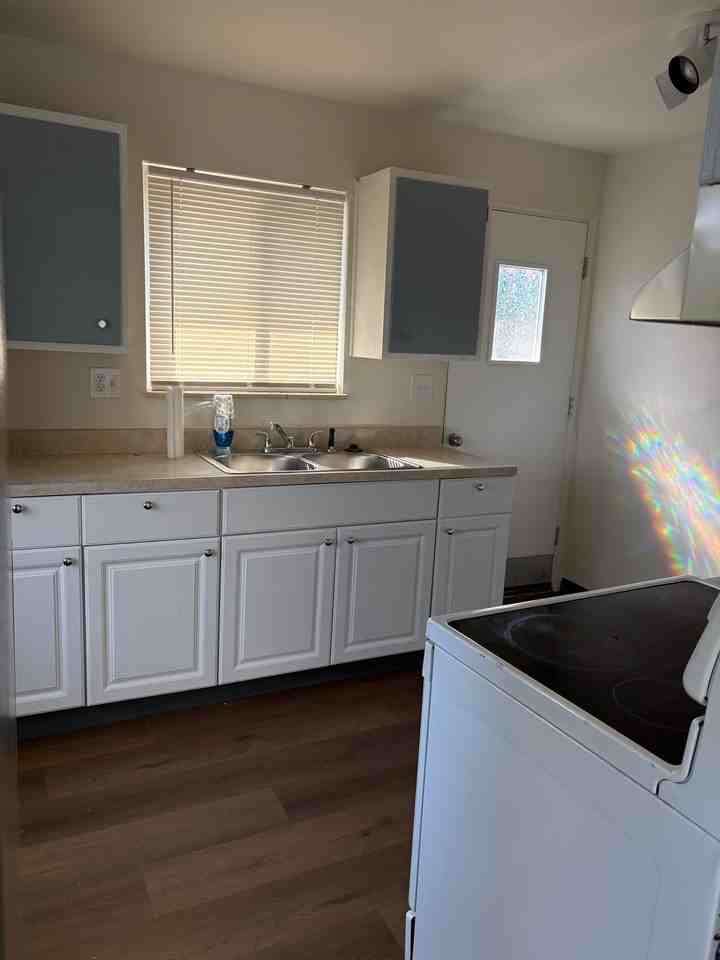 2021 Marshall St - Photo 5 of 8