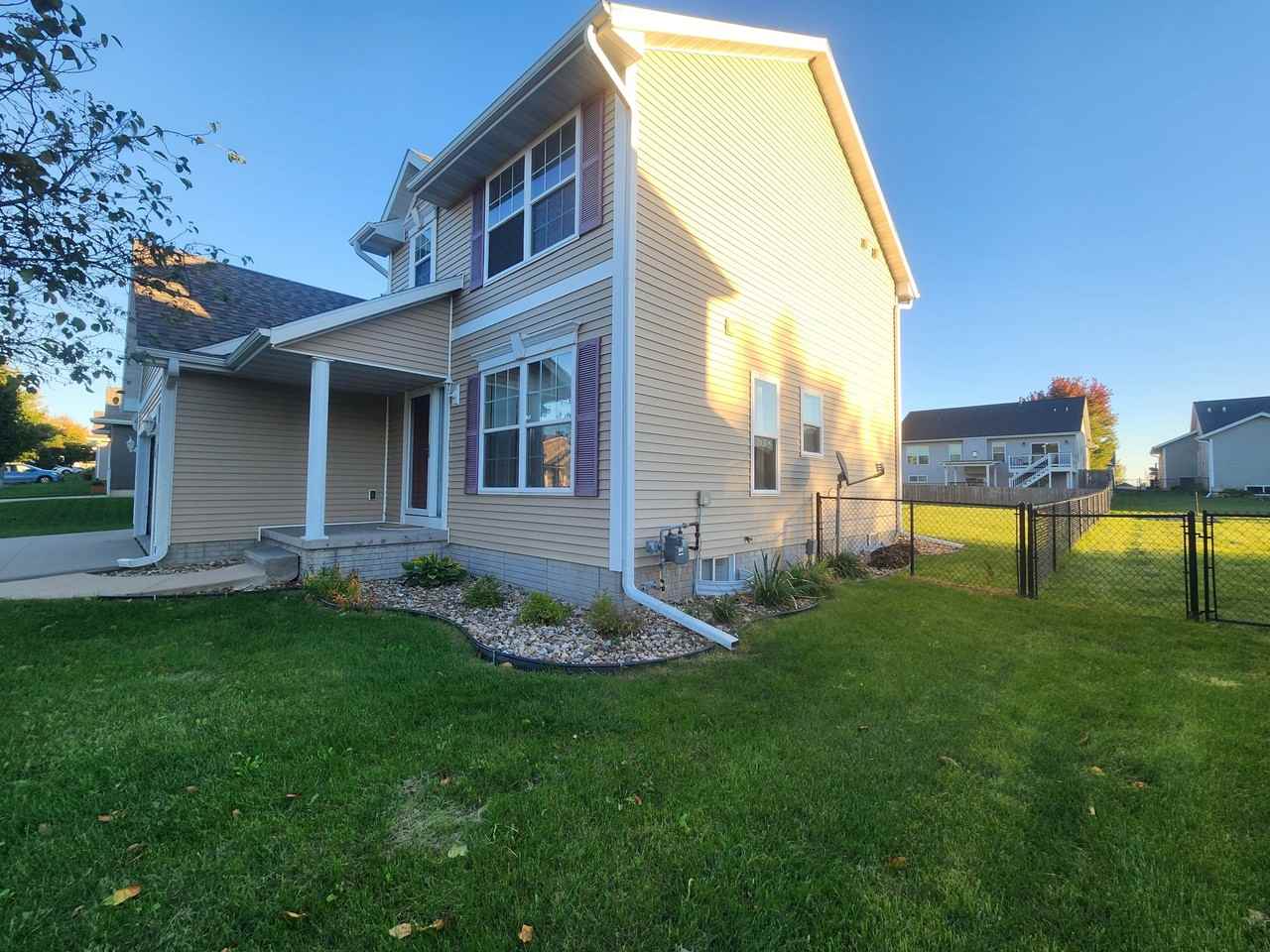 410 Oak Park Cir - Photo 2 of 23