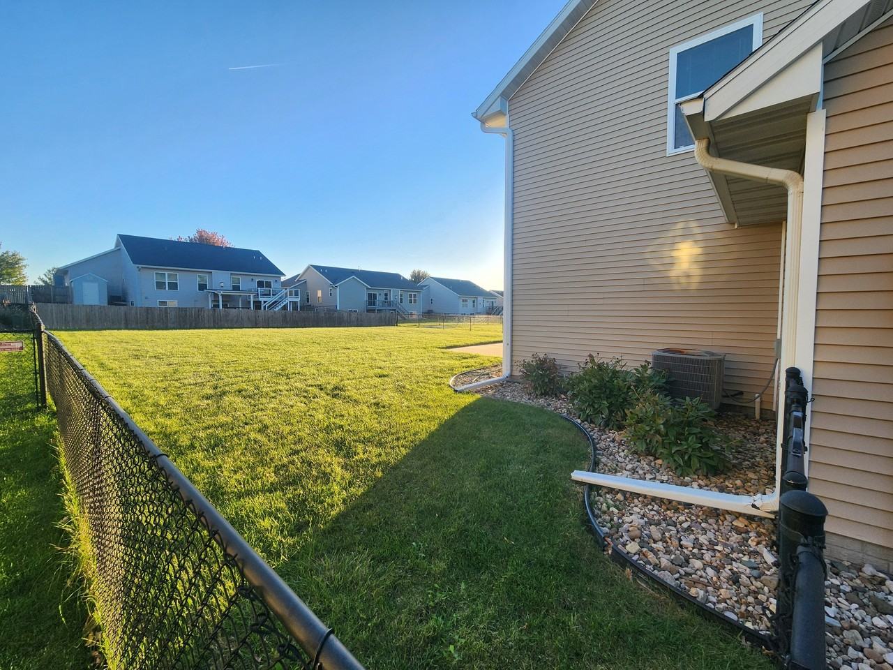 410 Oak Park Cir - Photo 4 of 23