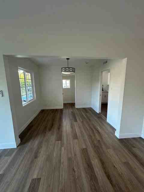 2413 California Ave - Photo 4 of 17