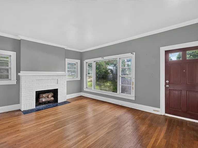 721 Greenwood St - Photo 5 of 6