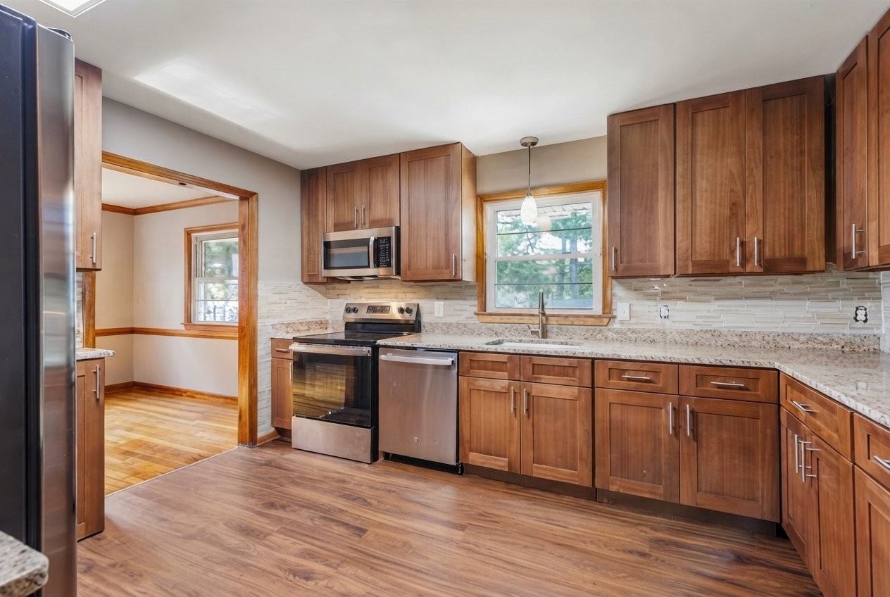 115 Waltham St - Photo 4 of 19