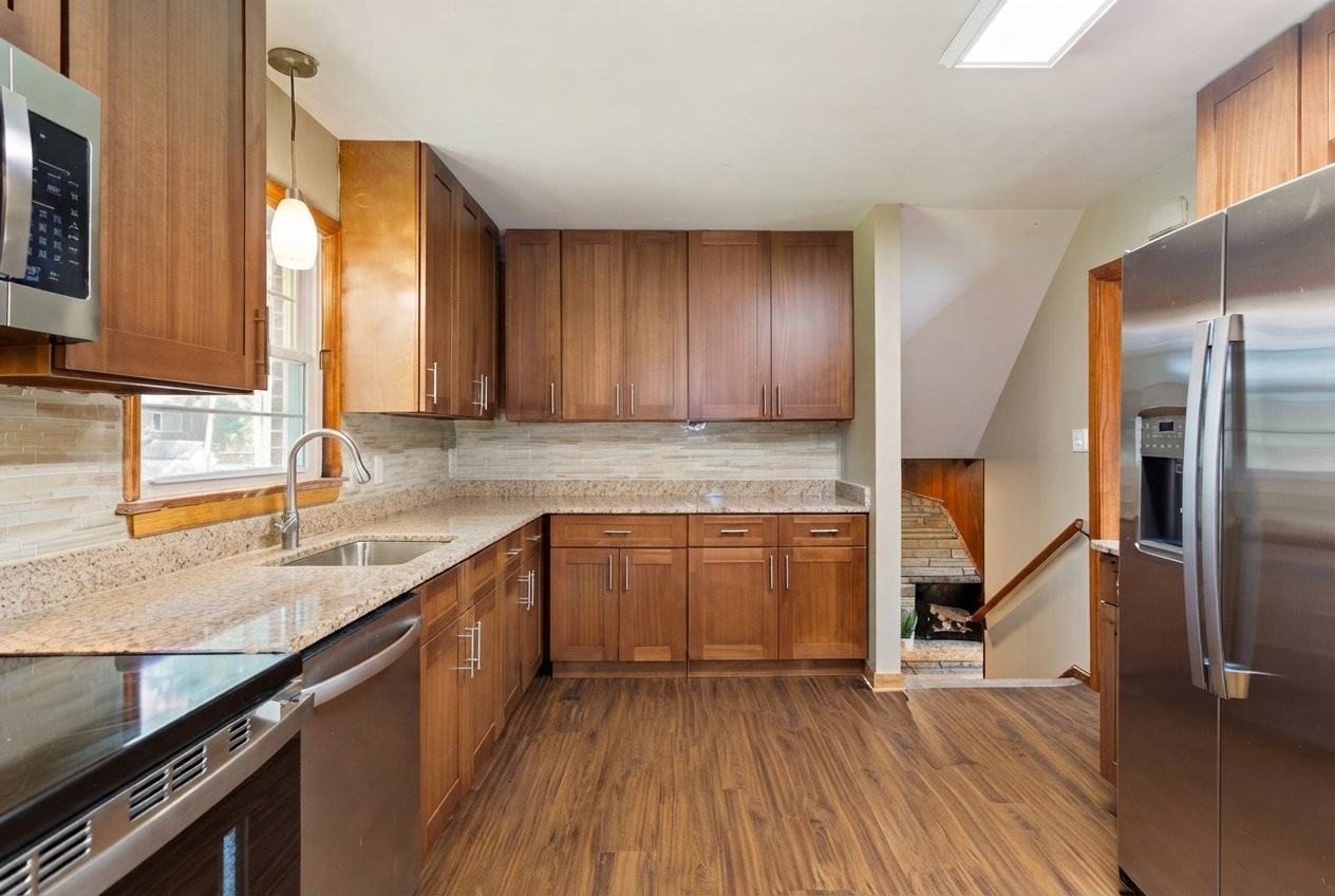 115 Waltham St - Photo 5 of 19