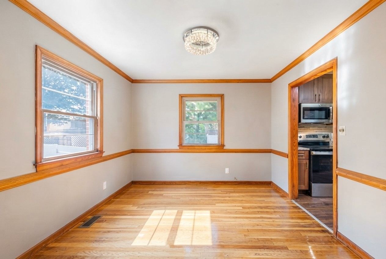 115 Waltham St - Photo 7 of 19